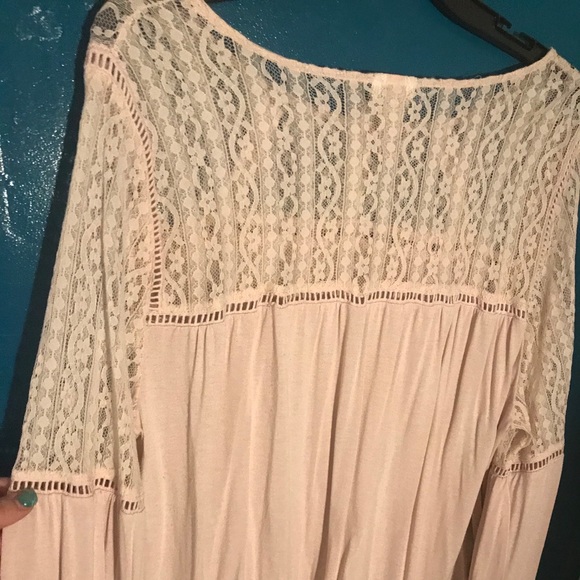 Beautiful top - Picture 2 of 4